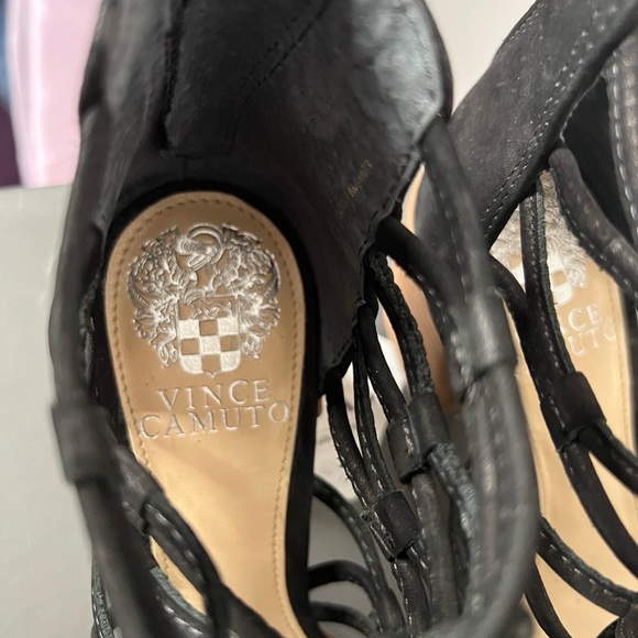 Vince Camuto - Picture 2 of 7